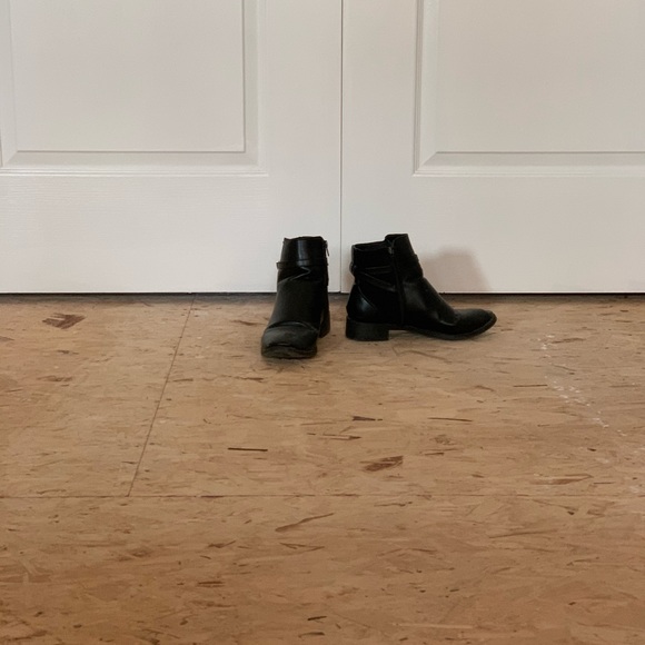 Black booties - Picture 1 of 4